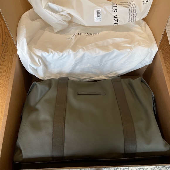 Horizn Studios Sofo Weekender Bay Olive Green NEW IN BOX (NIB) - Picture 3 of 10